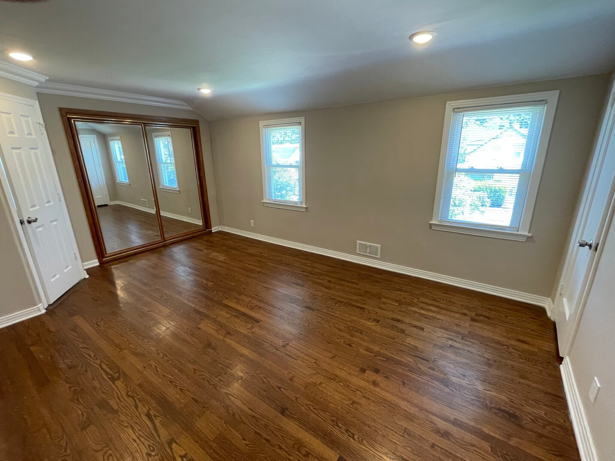Building Photo - 544 Oritani Pl