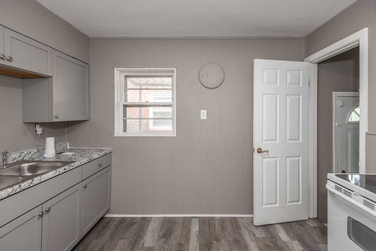 Building Photo - 6605 Kahns Ave