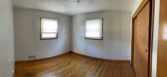 Building Photo - Plenty of Space in this Ranch Home