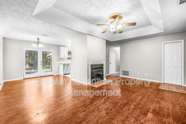 Building Photo - 615 W Tietgen St