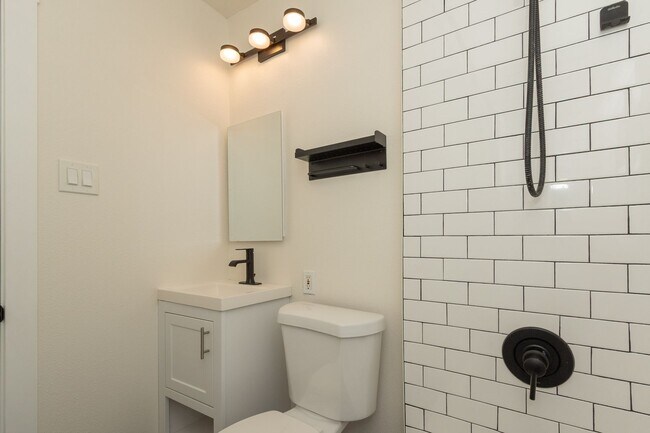 Building Photo - Quaint Remodeled 1 Bed / 1 Bath Bungalow in Normal Heights!