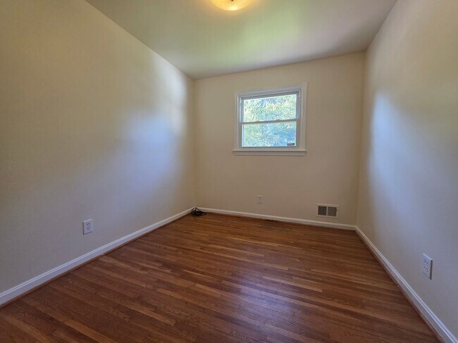 Building Photo - 612 Kenbrook Dr