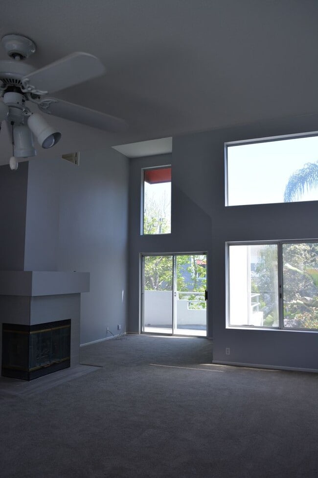 Building Photo - BEAUTIFUL "HILLCREST VILLAGE"  CONDOMINIUM HOME WITH GARAGE