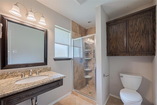 Building Photo - 927 Carlingford Ln