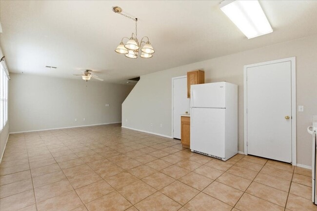 Building Photo - 3 Bedroom Home in Cooper Commons Near S Cooper Rd and E Hunt Highway!