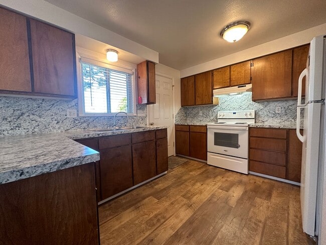 Building Photo - 2bed, 1bath, 800 Sq.ft. apartment - Nampa - Near NNU