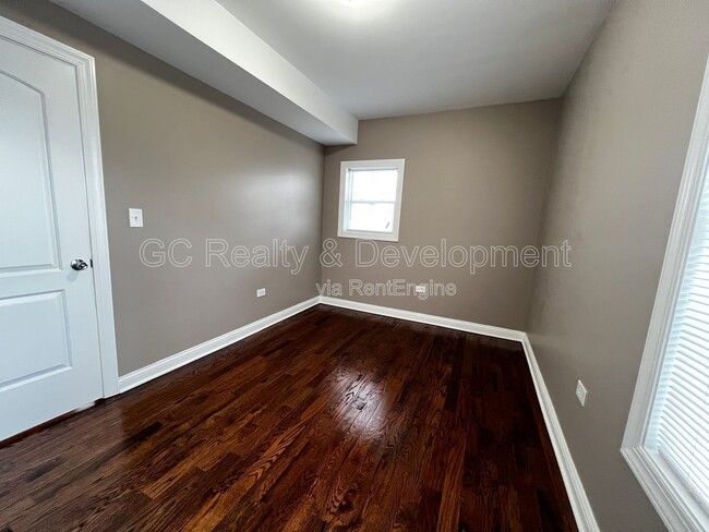 Building Photo - 2605 E 92nd St