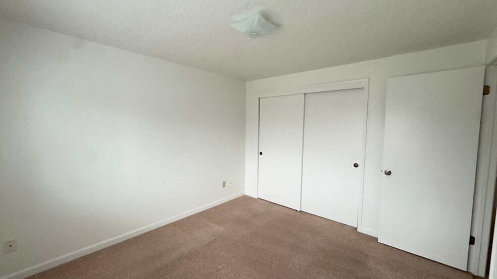 Building Photo - 5334 SE Pueblo St