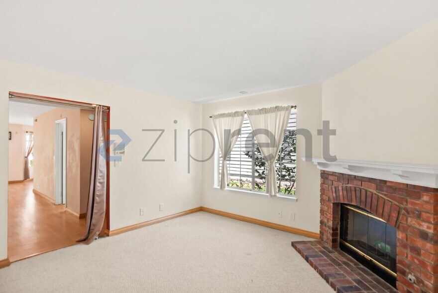 Building Photo - Unit