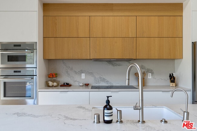 Building Photo - 5265 Dahlia Dr