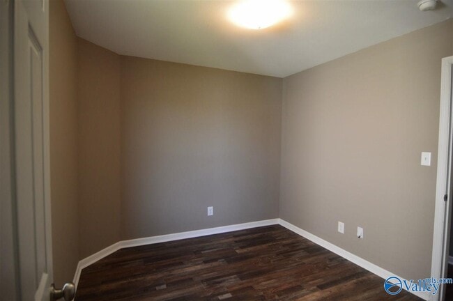 Building Photo - 303 Counter Point Dr