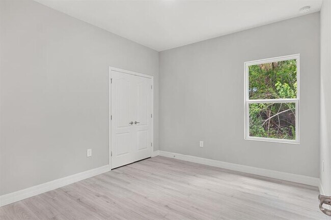 Building Photo - 573 Joy Haven Dr