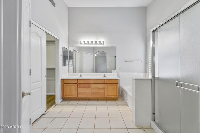 Building Photo - 4728 E South Fork Dr