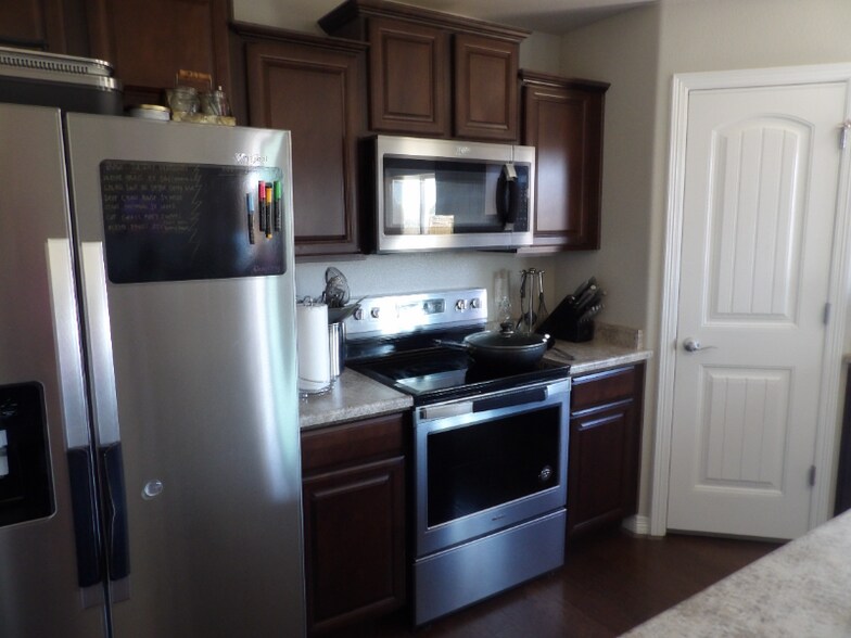 Building Photo - 10032 Castor Dr