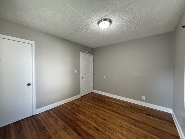 Building Photo - 2336 Boxwood Ln NE