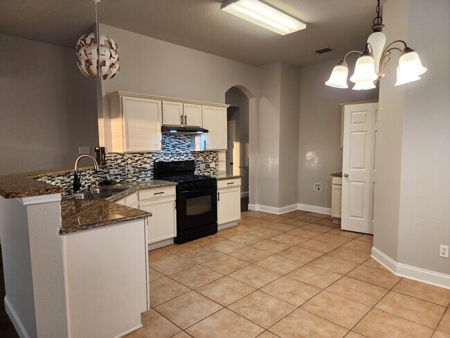 Building Photo - 2827 Saddlebred Trail