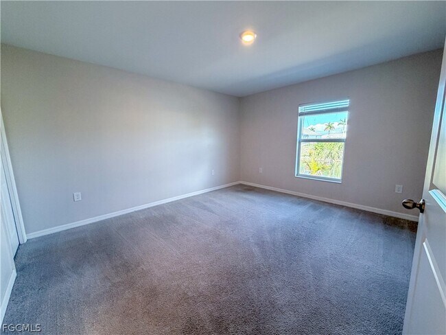 Building Photo - 331 NE 25th St