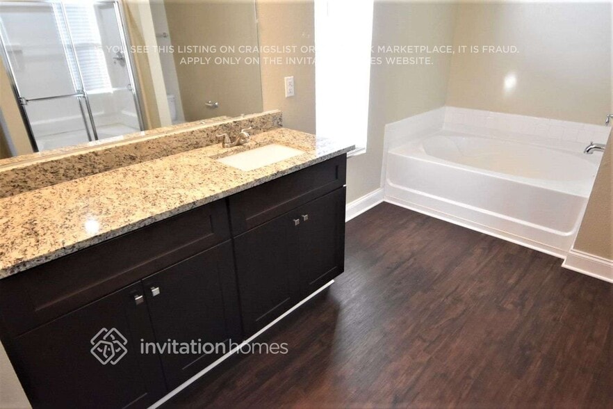 Building Photo - 1040 Sapphire Dr