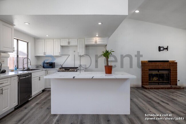 Building Photo - 1398 W Norwood St