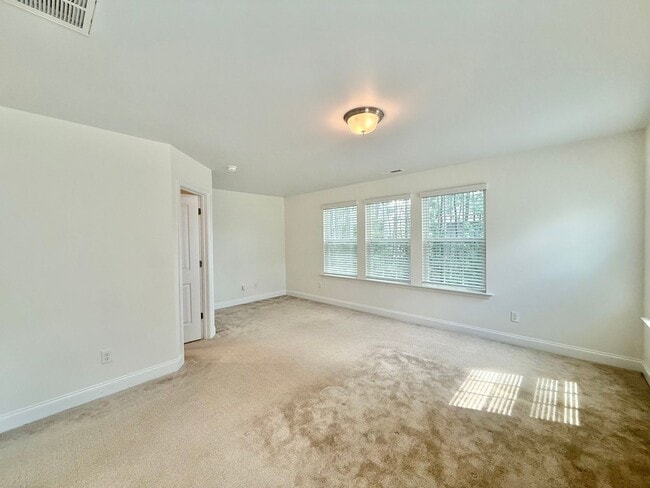 Building Photo - Spacious 3BD, 2.5BA End Unit Raleigh Townhome Near White Oak Shopping Center, I-40, and Downtown ...