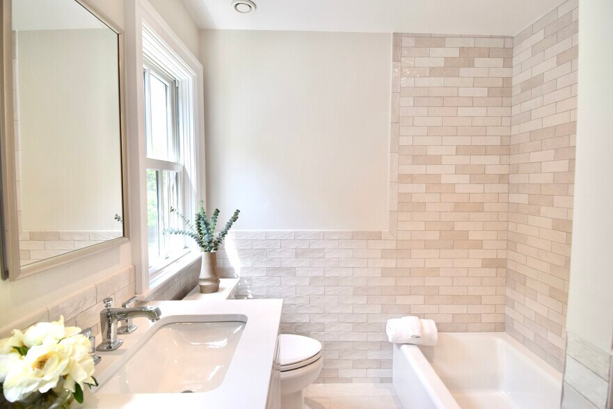 2nd Fl. Bathroom - 6 Pemberwick Rd