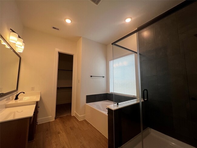 Building Photo - 10923 Cres Spg Dr