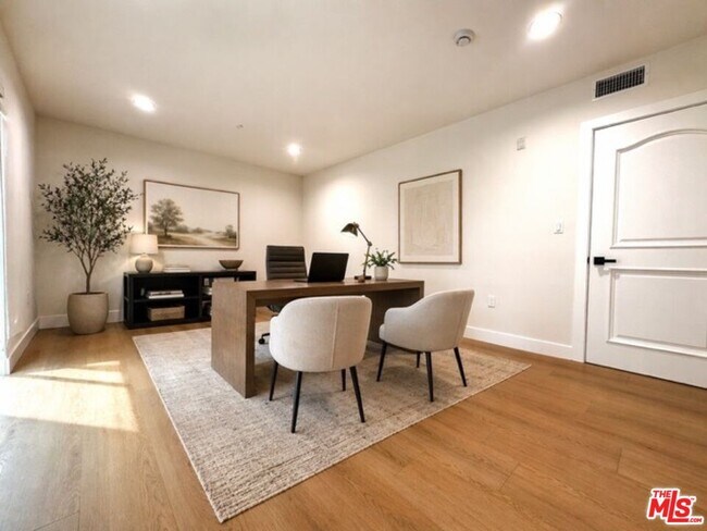 Building Photo - 1146 Hacienda Pl