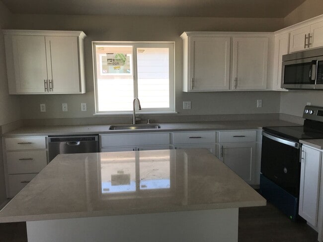 Building Photo - 3 bed/2 bath Craftsman Style Home, Private Development!!