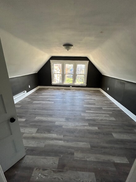 Building Photo - 1210 E 84th St