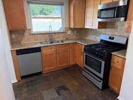 Building Photo - 444 N Hollywood Way