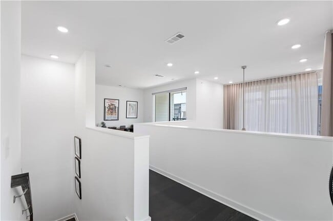 Building Photo - 387 Pratt Dr SE