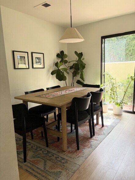 Building Photo - 132 W Alamar Ave