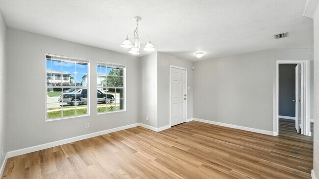 Building Photo - 209 Hinge Loop