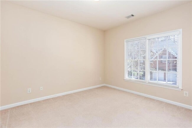 Building Photo - 3206 Windsor Lake Dr NE