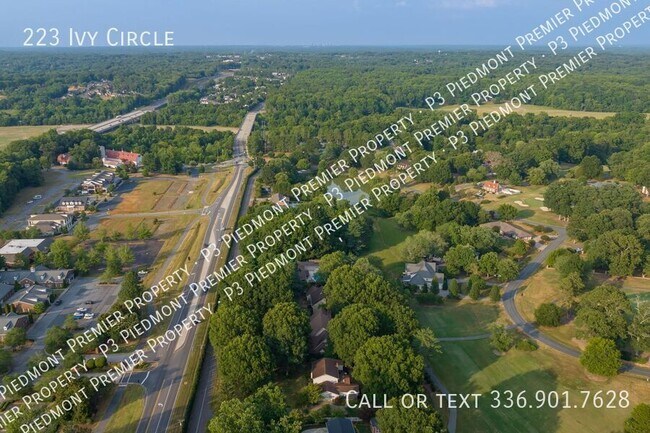 Building Photo - 223 Ivy Cir