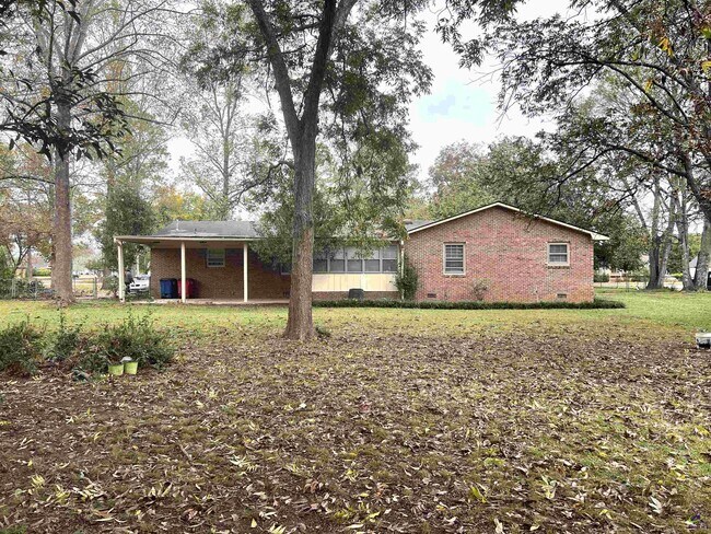 Building Photo - 3700 Dean Dr