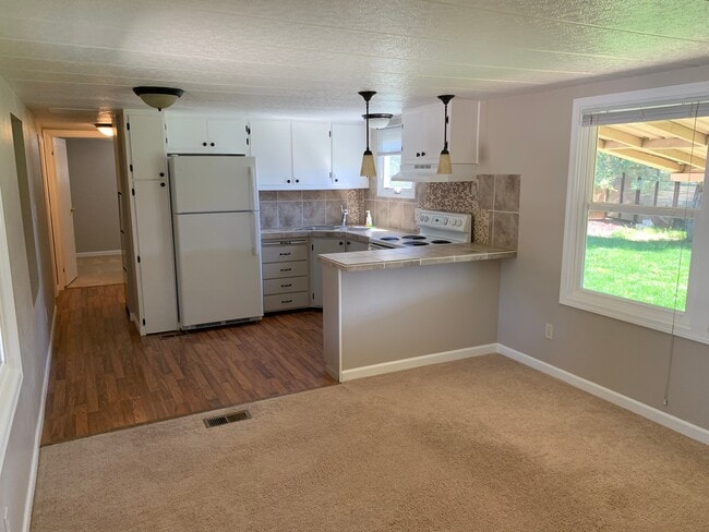 Building Photo - Home in Terrebonne
