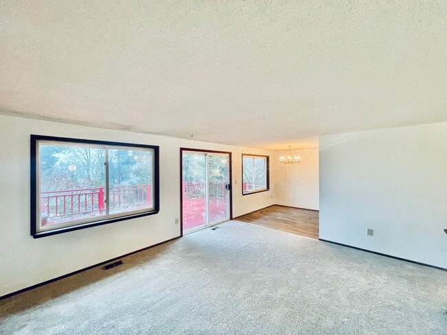 Building Photo - Tranquil House on Quiet South Delridge Street!