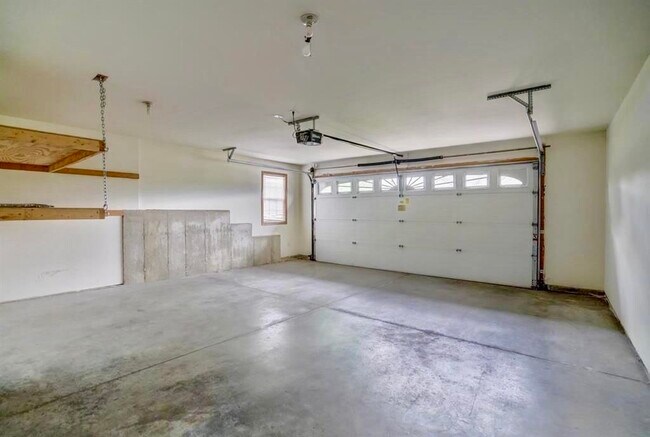 Building Photo - 1002 Severson Dr