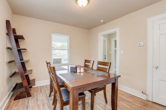 Building Photo - Renovated and Roomy 3 Bedroom Home in the ...