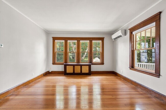 Building Photo - 35 Rossmere St