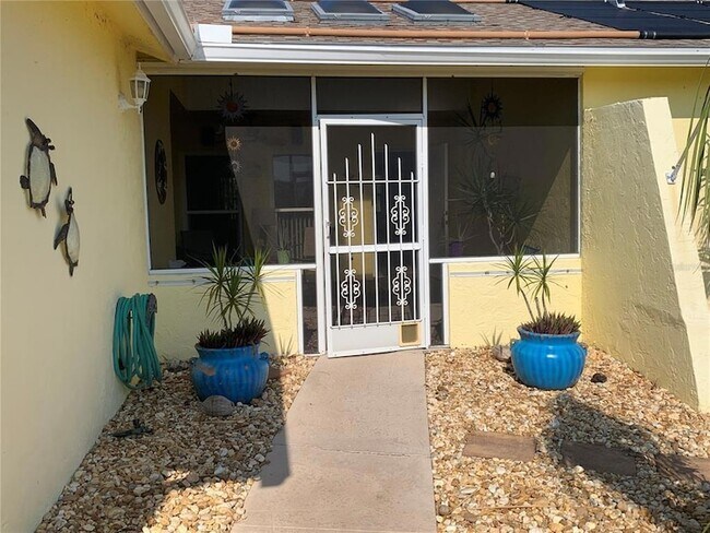 Building Photo - 571 Bellaire Dr