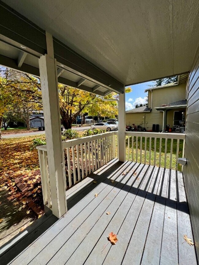 Building Photo - 3BD Townhome