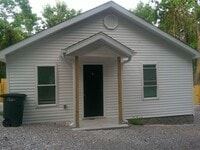 Building Photo - Beautifully Remodeled 2 Bed 1 Bath House