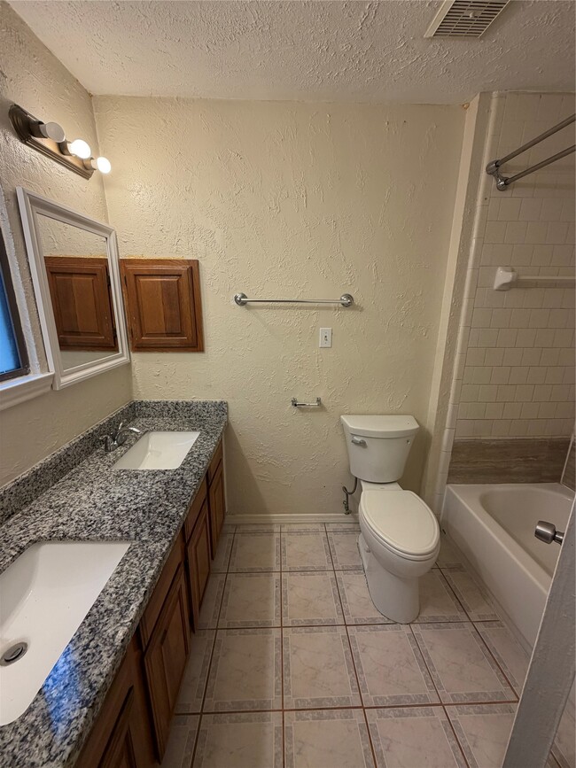 Building Photo - 1423 Elkwood Dr