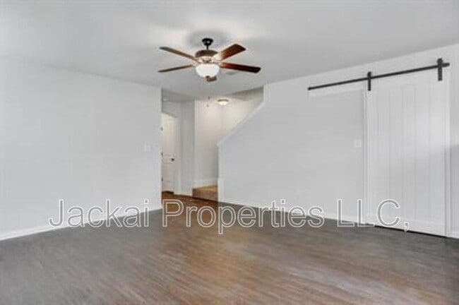 Building Photo - 232 W Lake Ave