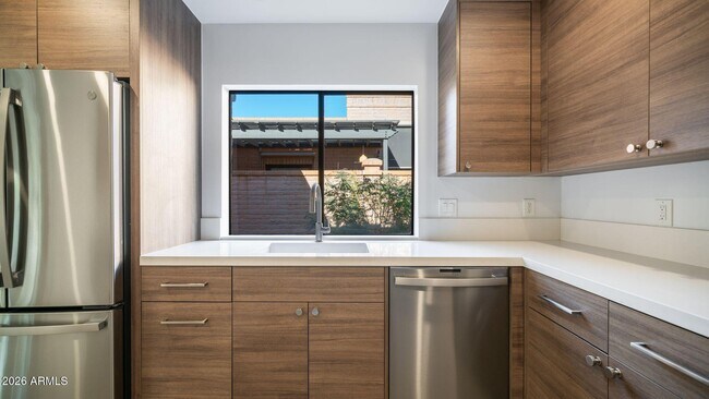 Building Photo - 6833 N 18th St