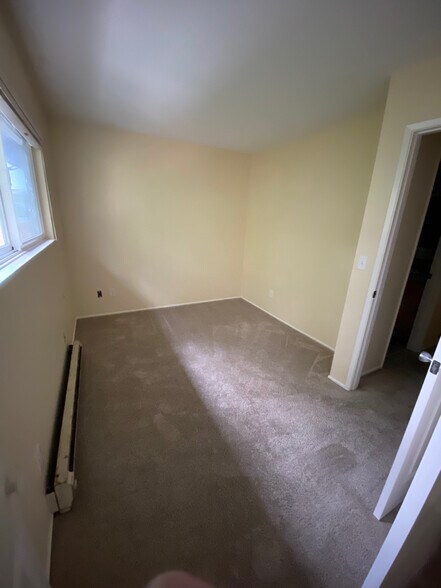 Building Photo - 1666 SE Umatilla St