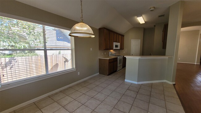 Building Photo - 3825 Evergreen Way