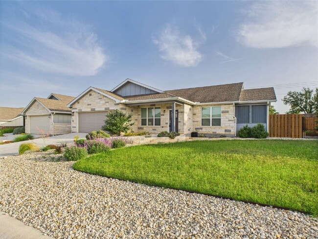 Building Photo - 3-Bed, 2-Bath Home in Fredericksburg – You...